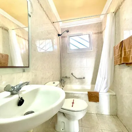 Apartment With Ocean Views In Playa Jardin In Puerto De La Cruz *